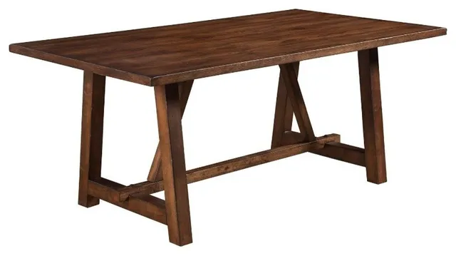 Rectangular Rubberwood Dining Table In Quaint Style Brown